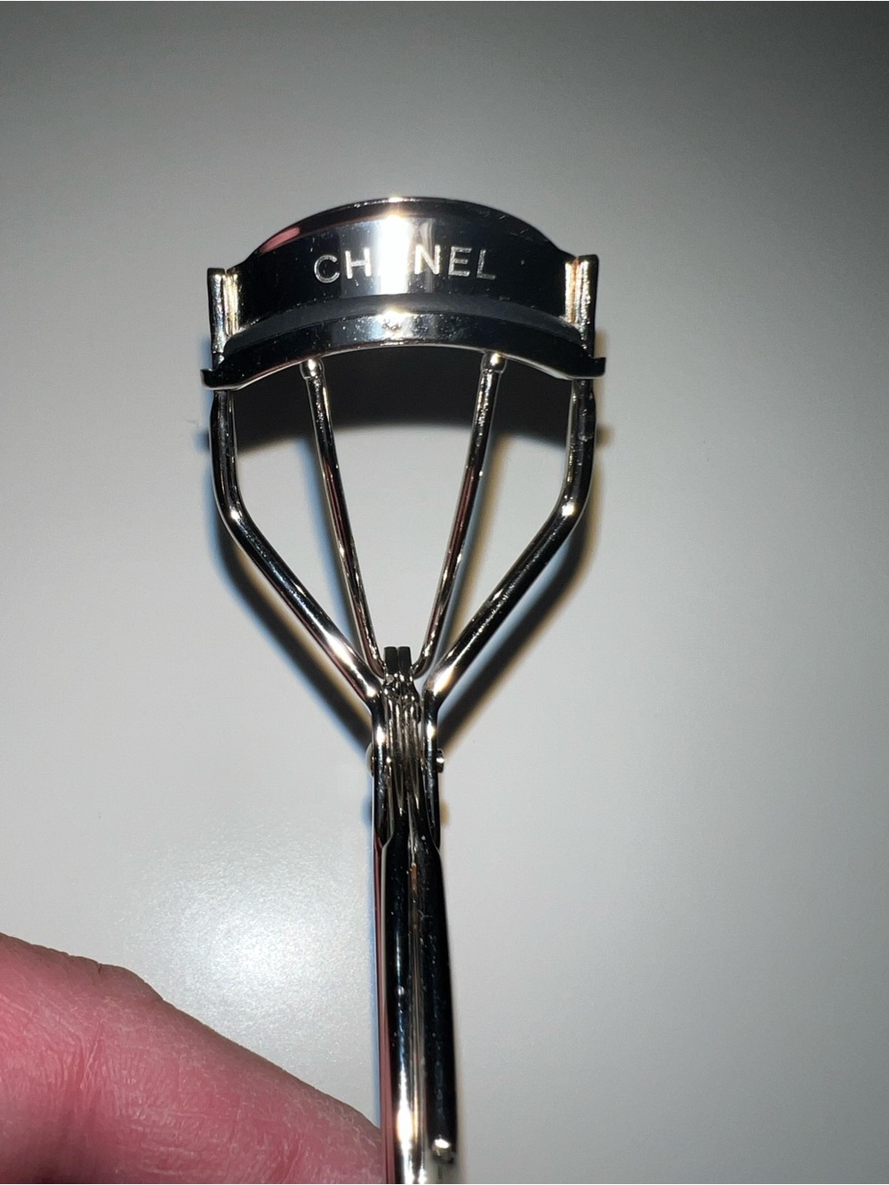CHANEL Eyelash Curler - Picture 6 of 6